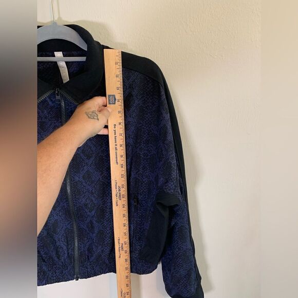 Athleta Brooklyn Bomber Zip Up Jacket Blue Python Size S - Picture 11 of 12